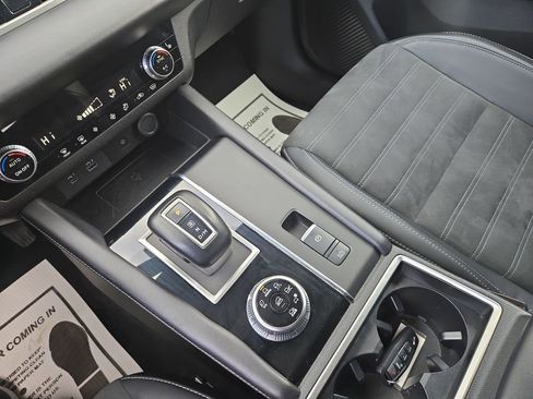 Used 2024 Mitsubishi Outlander SE image 27