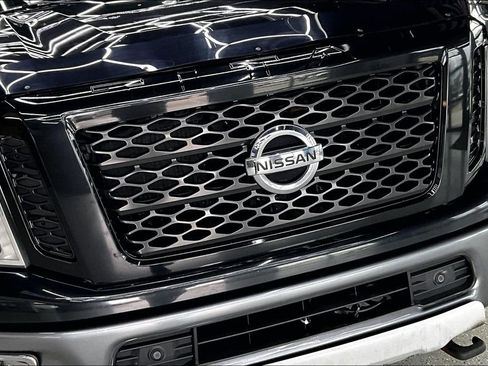 Used 2017 Nissan Titan PRO-4X AWD/4WD image 33