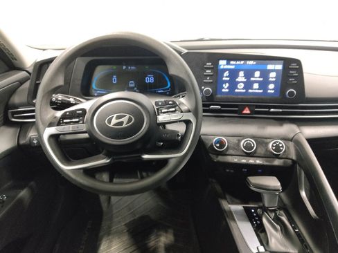 Used 2025 Hyundai Elantra SE FWD image 22