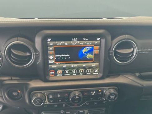 Used 2020 Jeep Wrangler Unlimited Sahara w/ Dual Top Group AWD/4WD image 10