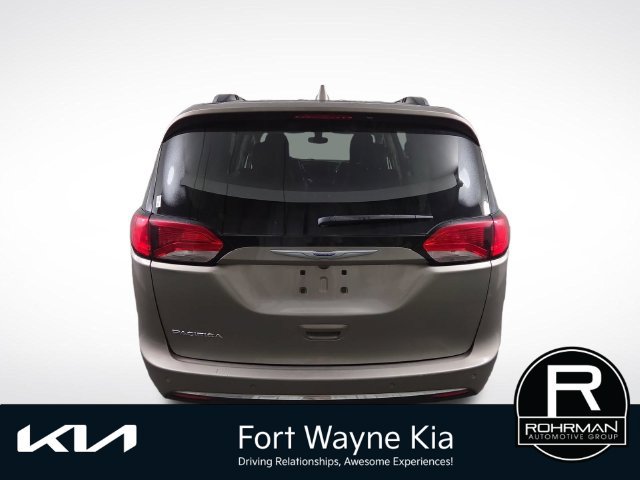 Used 2018 Chrysler Pacifica Touring-L Plus FWD image 8