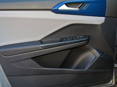 Used 2022 Volkswagen Taos SE image 14