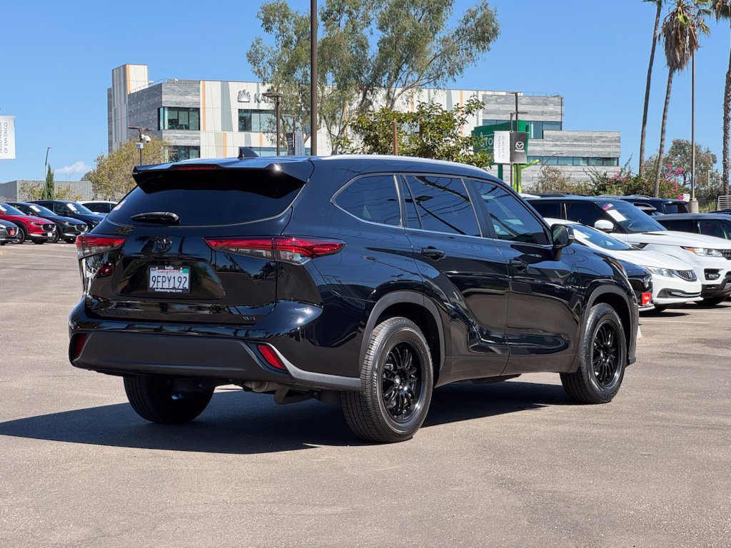 Used 2023 Toyota Highlander XLE FWD image 33