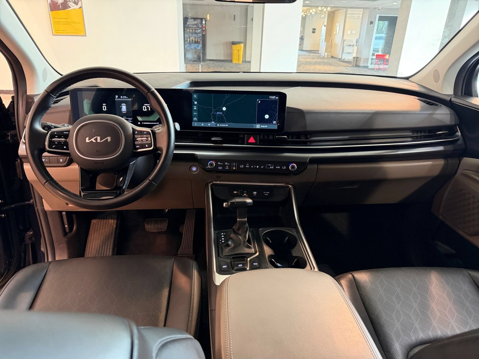 Used 2026 Kia Carnival FWD image 35