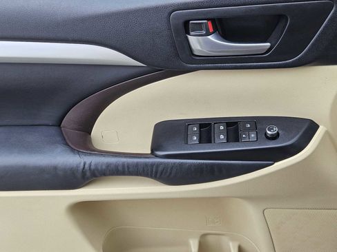 Used 2015 Toyota Highlander XLE image 22