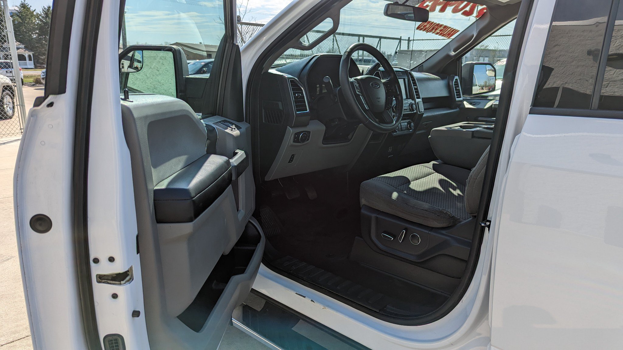 Used 2016 Ford F150 XLT w/ Equipment Group 302A Luxury AWD/4WD image 6