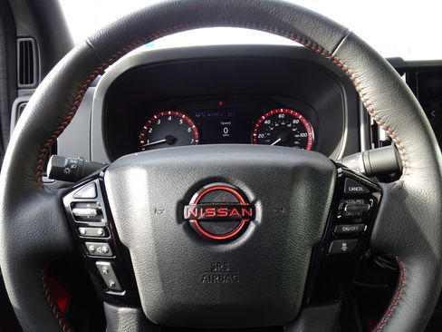 Used 2025 Nissan Frontier PRO-4X image 22