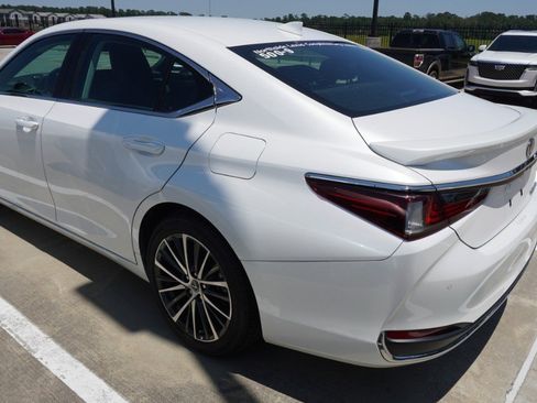 Used 2025 Lexus ES 300h w/ Premium Package FWD image 6