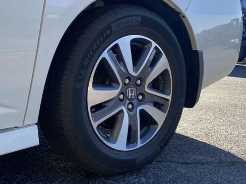 Used 2017 Honda Odyssey Touring image 11