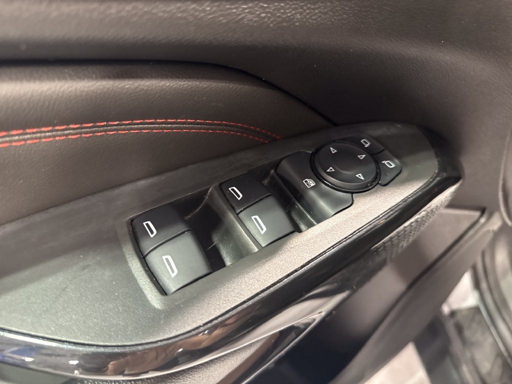 Used 2025 Chevrolet Trax RS w/ Sunroof Package FWD image 33