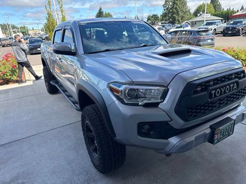 Used 2016 Toyota Tacoma TRD Sport AWD/4WD image 2