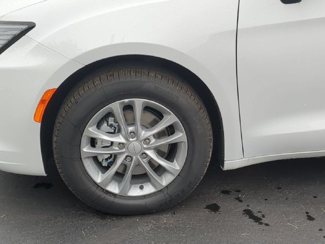 New 2027 Chrysler Pacifica Select FWD image 12