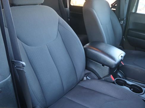 Used 2015 Jeep Wrangler Sport image 30