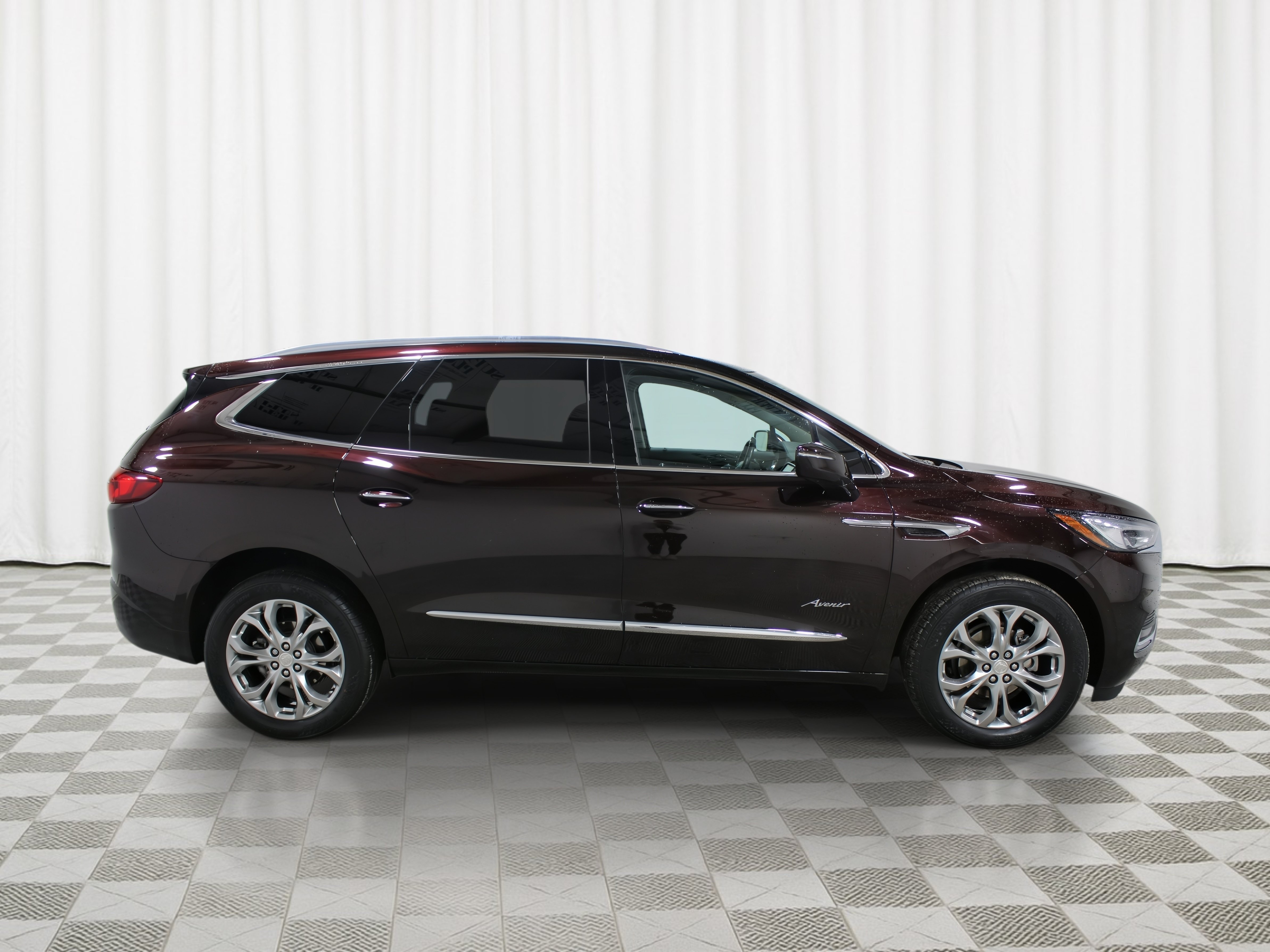 Used 2020 Buick Enclave Avenir w/ Avenir Technology Package AWD/4WD image 2