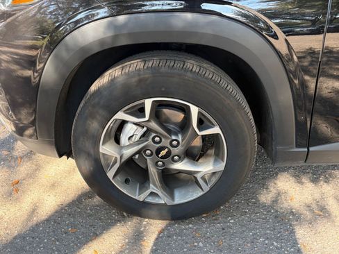 Used 2025 Chevrolet Trax LT w/ LT Convenience Package image 23