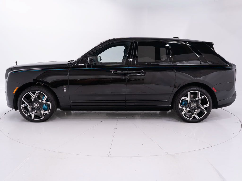New 2027 Rolls-Royce Cullinan Black Badge AWD/4WD image 2