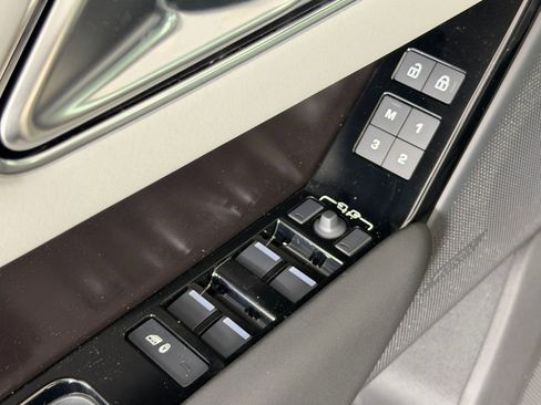 New 2026 Land Rover Range Rover Velar Dynamic SE image 22