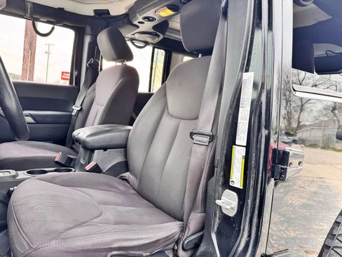 Used 2013 Jeep Wrangler Unlimited Sport image 8