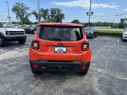 Used 2016 Jeep Renegade Trailhawk w/ Popular Equipment Group AWD/4WD image 6