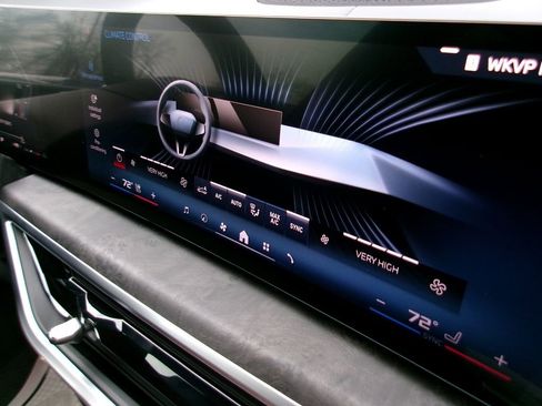 Used 2024 BMW X7 M60i w/ Executive Package image 31