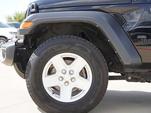 Used 2023 Jeep Gladiator Sport AWD/4WD image 5