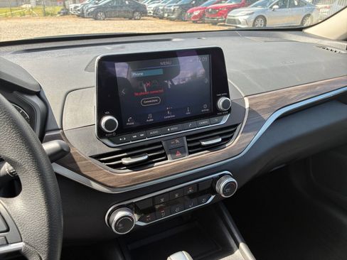 Used 2025 Nissan Altima 2.5 SV image 14