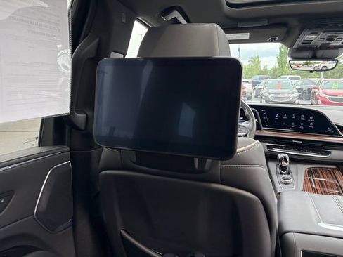 Used 2024 Cadillac Escalade Premium Luxury w/ Performance Package AWD/4WD image 17