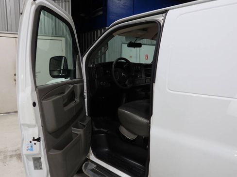 Used 2018 GMC Savana 2500 w/ Driver Convenience Package RWD image 19