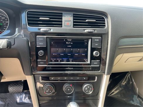 Used 2021 Volkswagen Golf 4-Door image 15