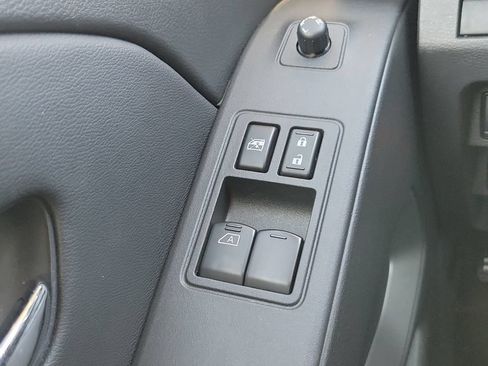 Used 2025 Nissan Frontier SV RWD image 13