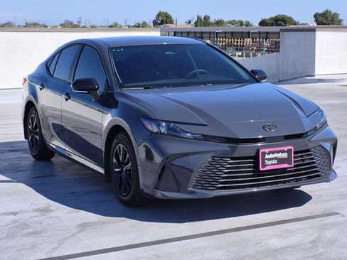Used 2026 Toyota Camry LE w/ Convenience Package FWD image 3
