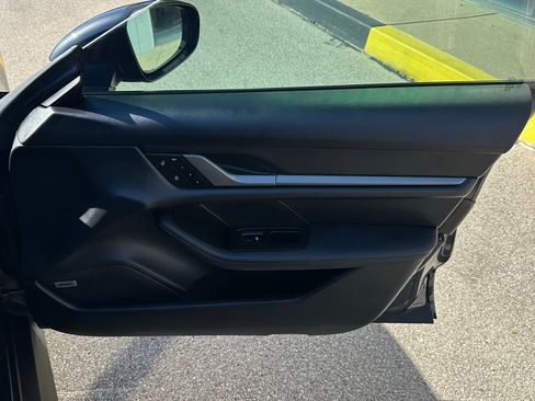 Used 2022 Porsche Taycan image 21