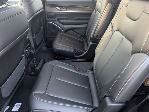 New 2026 Jeep Grand Cherokee L Limited w/ Limited Altitude Package AWD/4WD image 17