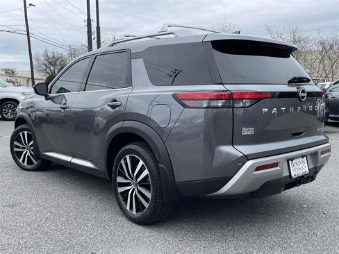 Used 2024 Nissan Pathfinder Platinum w/ Cargo Package image 5