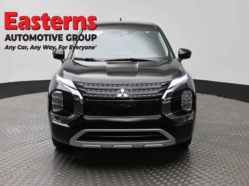 Used 2024 Mitsubishi Outlander SE AWD/4WD image 2