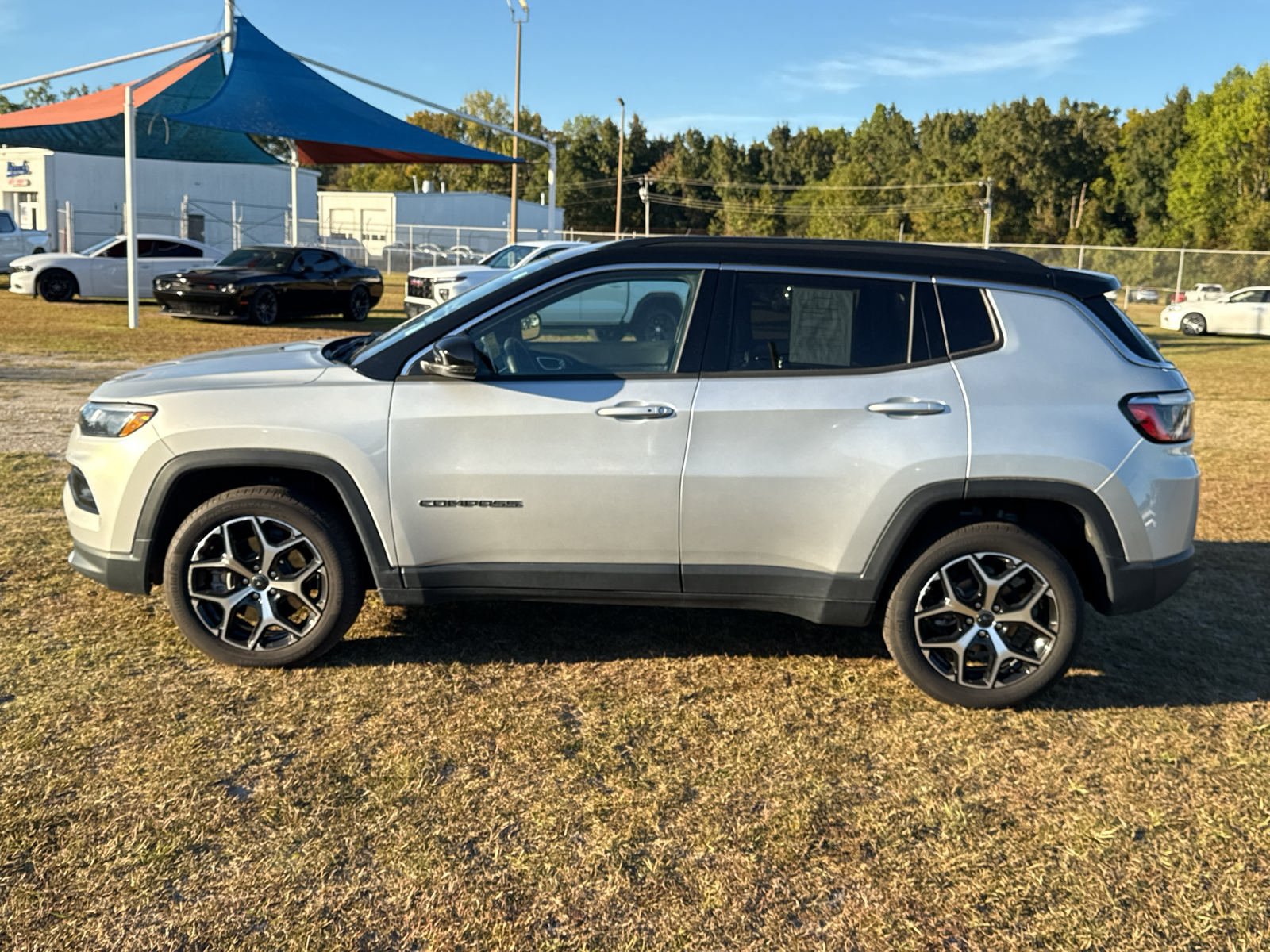 Used 2025 Jeep Compass Limited AWD/4WD image 4