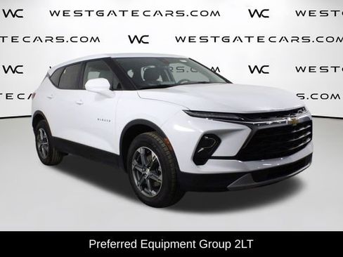 Used 2023 Chevrolet Blazer LT image 2