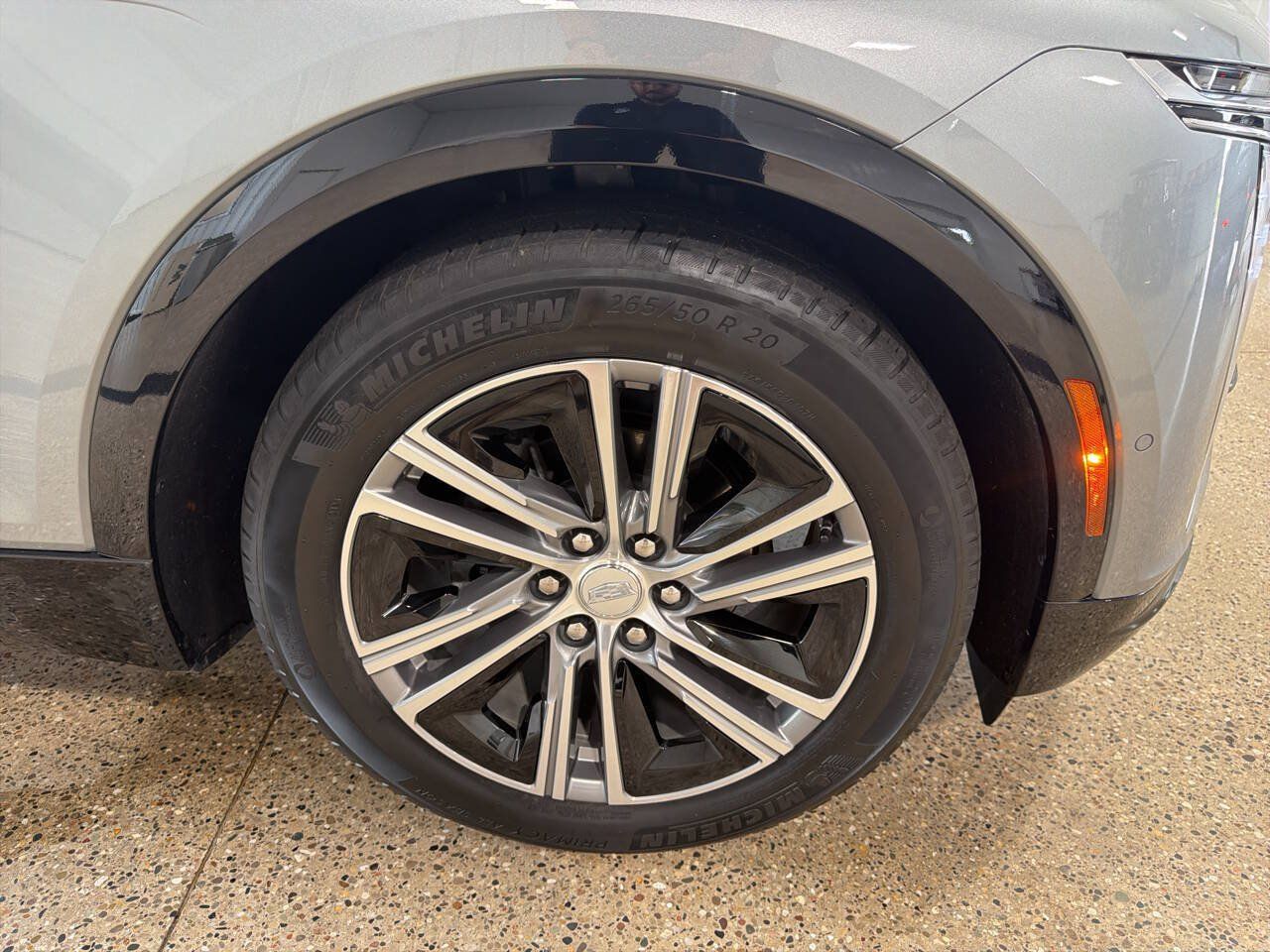 Used 2024 Cadillac Lyriq Luxury AWD/4WD image 32
