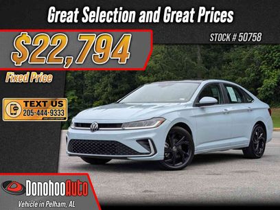 Used 2025 Volkswagen Jetta SE w/ Sunroof Package