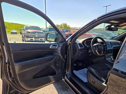 Used 2020 Jeep Grand Cherokee Altitude AWD/4WD image 13