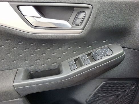 Used 2020 Ford Escape SE image 11