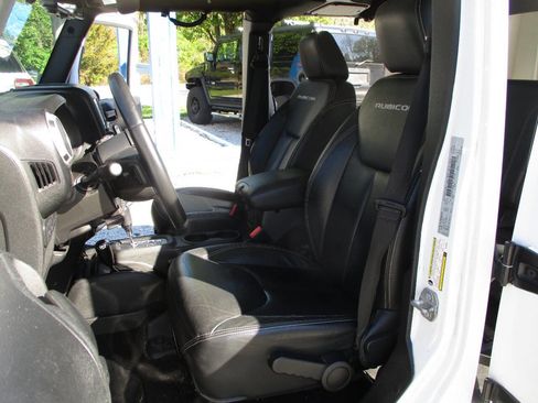 Used 2016 Jeep Wrangler Unlimited Rubicon w/ Max Tow Package AWD/4WD image 18