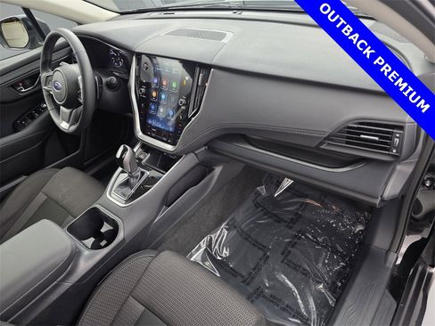 Used 2022 Subaru Outback Premium image 31