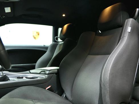 Used 2016 Dodge Challenger R/T image 31