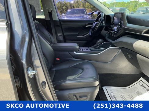Used 2021 Toyota Highlander XLE image 13