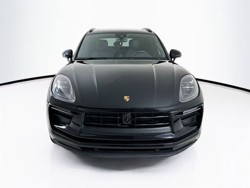 Used 2023 Porsche Macan Turbo image 2