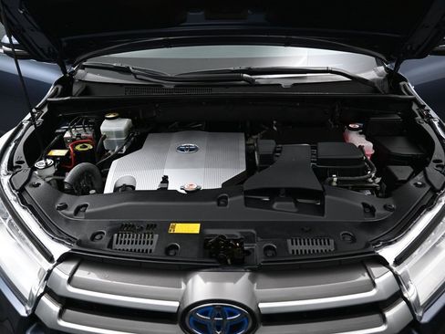 Used 2018 Toyota Highlander XLE image 34