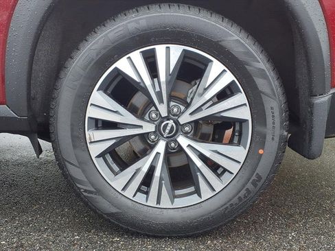 Used 2023 Nissan Rogue SV image 12