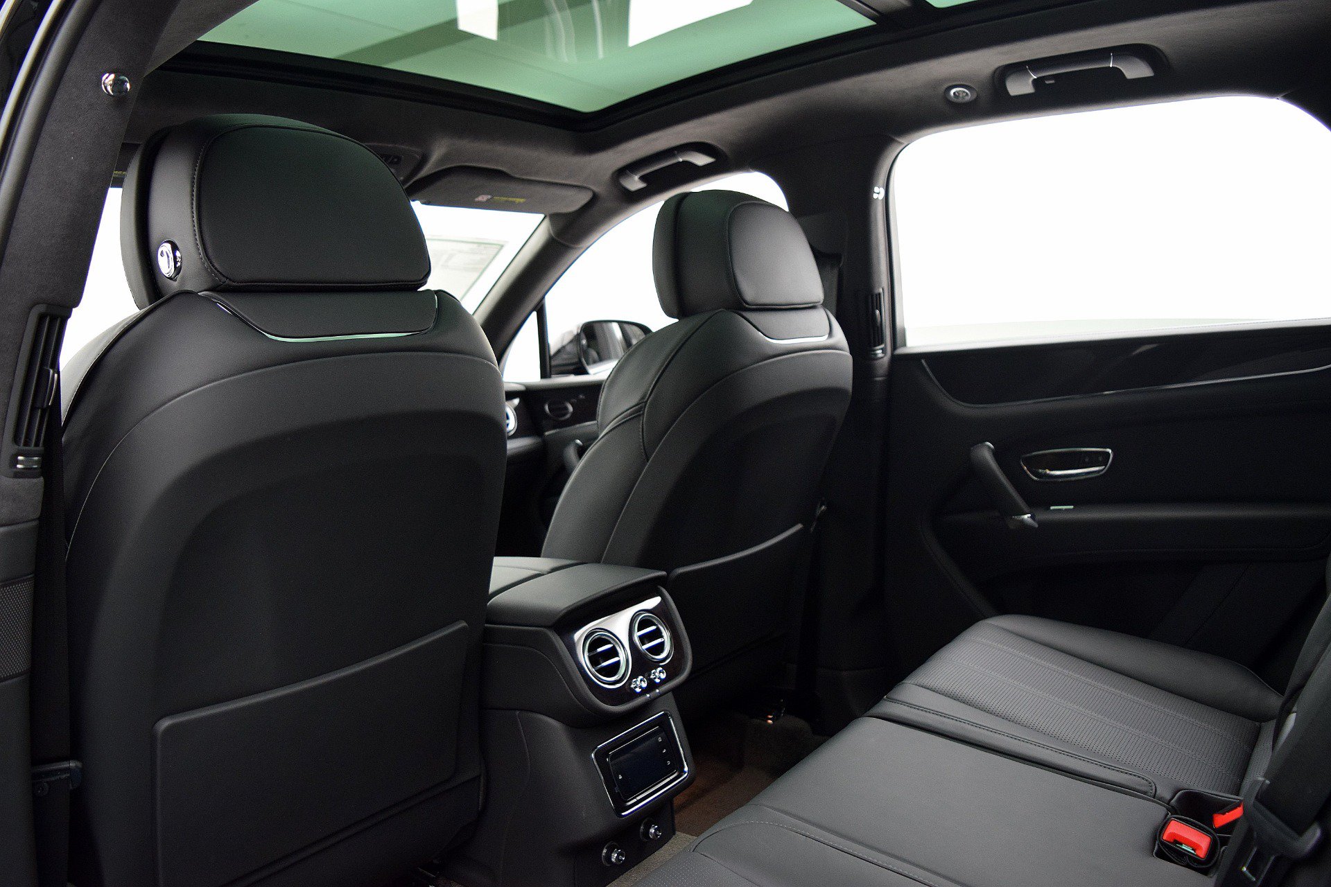 Used 2019 Bentley Bentayga AWD/4WD image 27