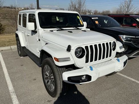 Used 2022 Jeep Wrangler Unlimited Sahara image 3